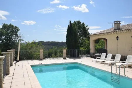 Villa Chassagnes, Maison de vacances tranquille aux Vans, Ardèche avec piscine - Photo 1