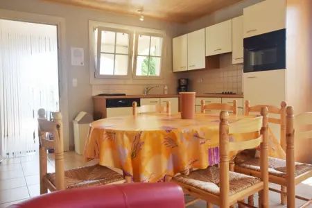 Villa Chassagnes, Maison de vacances tranquille aux Vans, Ardèche avec piscine - Photo 15