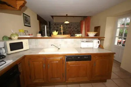 Gite - SAINT PONS, Belle maison de vacances à Saint-Pons près de la forêt - Photo 1