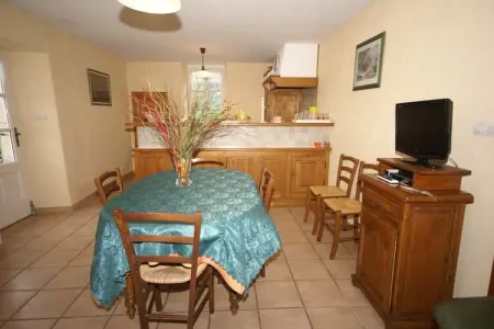 Gite - SAINT PONS, Belle maison de vacances à Saint-Pons près de la forêt - Photo 3