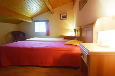 Gite - SAINT PONS, Belle maison de vacances à Saint-Pons près de la forêt - Photo 9