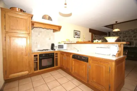 Gite - SAINT PONS, Belle maison de vacances à Saint-Pons près de la forêt - Photo 13