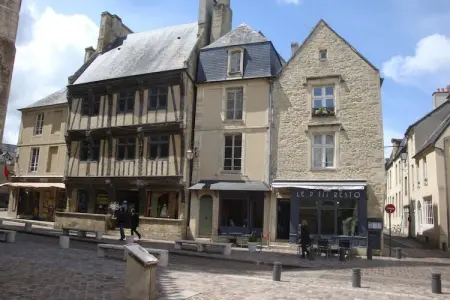 Halte entre terre et mer, Splendide Cottage à Bayeux avec Jardin, Terrasse, Parking - Photo 9