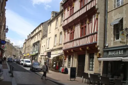 Halte entre terre et mer, Splendide Cottage à Bayeux avec Jardin, Terrasse, Parking - Photo 10