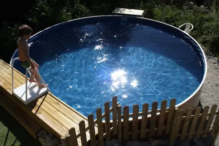 Chalet -   BEAULIEU  Nr 6, Joli chalet à Beaulieu, France, avec piscine privée - Photo 6