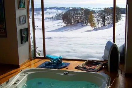Le domaine d'Hypolite, Belle demeure en pierre avec jacuzzi, sauna et piscine dans le Cantal. - Photo 10