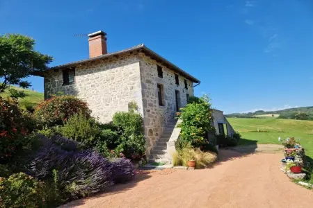 Le domaine d'Hypolite, Belle demeure en pierre avec jacuzzi, sauna et piscine dans le Cantal. - Photo 11