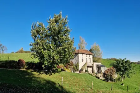 Le domaine d'Hypolite, Belle demeure en pierre avec jacuzzi, sauna et piscine dans le Cantal. - Photo 31