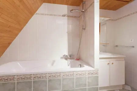 Authentique maison auvergnate, Maison de vacances de caractère avec terrasse en Auvergne - Photo 12