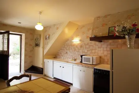 Les Deux Cabanons, Gîte pittoresque à Roziers avec terrasse - Photo 2