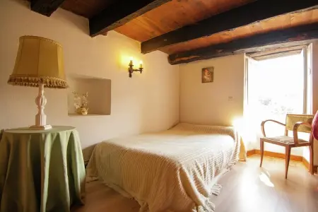 Les Deux Cabanons, Gîte pittoresque à Roziers avec terrasse - Photo 3