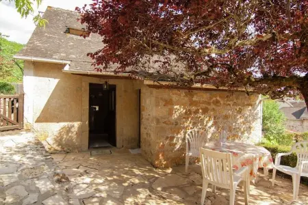 Les Deux Cabanons, Gîte pittoresque à Roziers avec terrasse - Photo 6