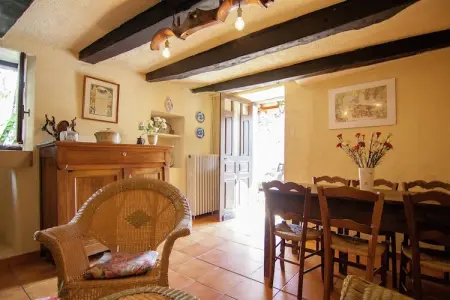 Les Deux Cabanons, Gîte pittoresque à Roziers avec terrasse - Photo 9