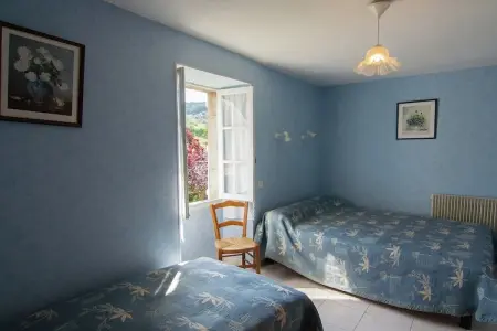 Les Deux Cabanons, Gîte pittoresque à Roziers avec terrasse - Photo 11