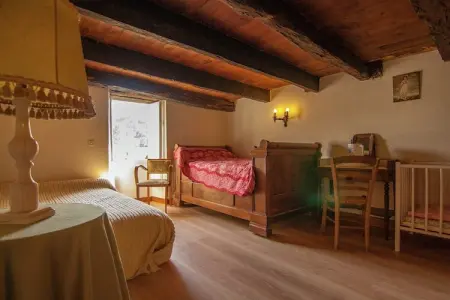 Les Deux Cabanons, Gîte pittoresque à Roziers avec terrasse - Photo 12