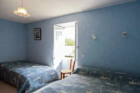 Les Deux Cabanons, Gîte pittoresque à Roziers avec terrasse - Photo 13