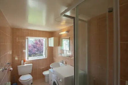 Les Deux Cabanons, Gîte pittoresque à Roziers avec terrasse - Photo 14