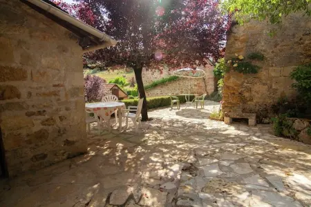 Les Deux Cabanons, Gîte pittoresque à Roziers avec terrasse - Photo 17