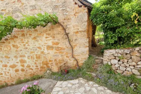 Les Deux Cabanons, Gîte pittoresque à Roziers avec terrasse - Photo 18