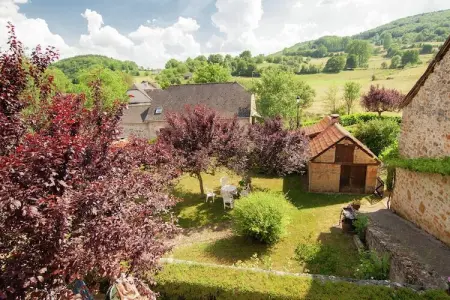 Les Deux Cabanons, Gîte pittoresque à Roziers avec terrasse - Photo 19