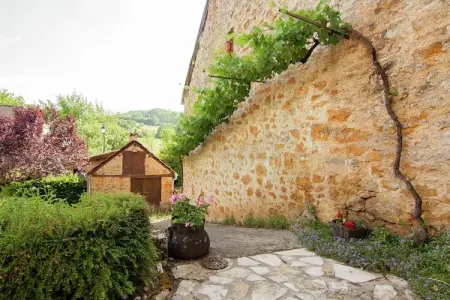 Les Deux Cabanons, Gîte pittoresque à Roziers avec terrasse - Photo 20