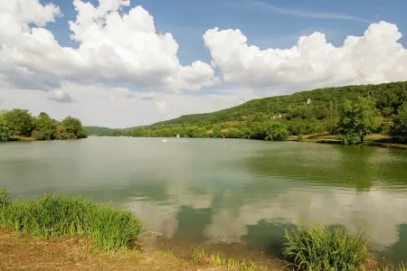 Les Deux Cabanons, Gîte pittoresque à Roziers avec terrasse - Photo 23