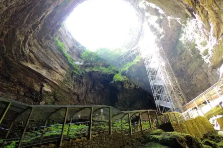 Les Deux Cabanons, Gîte pittoresque à Roziers avec terrasse - Photo 28