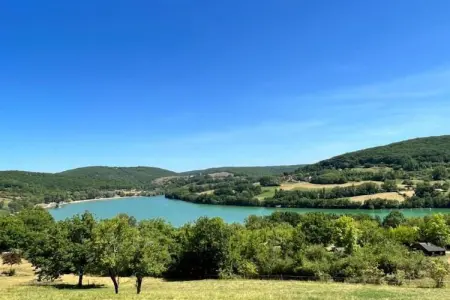 Les Deux Cabanons, Gîte pittoresque à Roziers avec terrasse - Photo 36