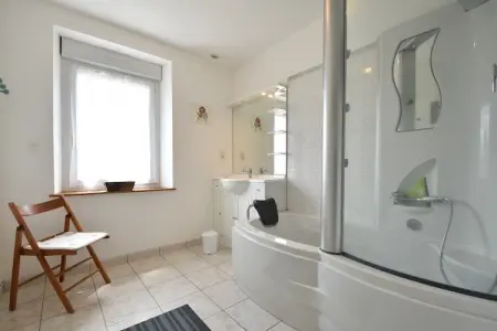 Villa des Prés, Maison de vacances de bon goût à Plouvara avec Jardin - Photo 17