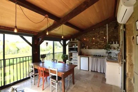 Maison au calme avec piscine, Maison de vacances traditionnelle à Loubejac avec piscine - Photo 2