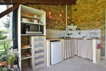 Maison au calme avec piscine, Maison de vacances traditionnelle à Loubejac avec piscine - Photo 3