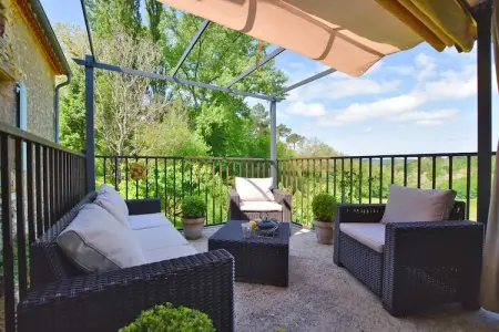 Maison au calme avec piscine, Maison de vacances traditionnelle à Loubejac avec piscine - Photo 5