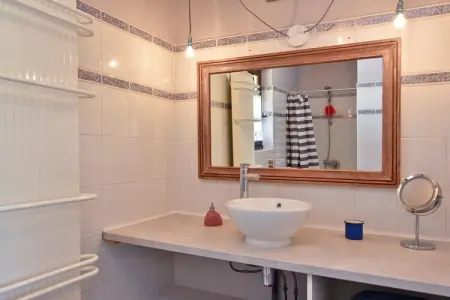 Maison au calme avec piscine, Maison de vacances traditionnelle à Loubejac avec piscine - Photo 11