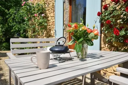 Maison au calme avec piscine, Maison de vacances traditionnelle à Loubejac avec piscine - Photo 14