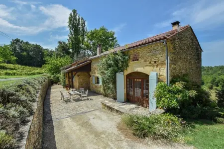 Maison au calme avec piscine, Maison de vacances traditionnelle à Loubejac avec piscine - Photo 17