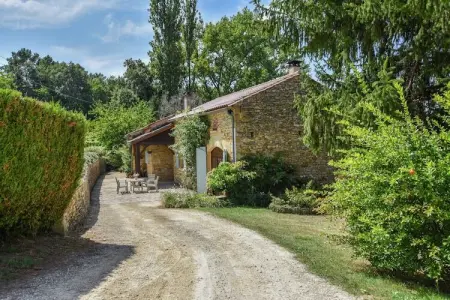 Maison au calme avec piscine, Maison de vacances traditionnelle à Loubejac avec piscine - Photo 18