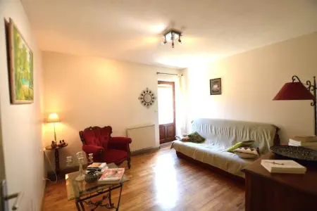 Maison au calme avec piscine, Maison de vacances traditionnelle à Loubejac avec piscine - Photo 37