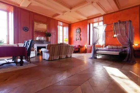 Chambre Rouge, Vieux château à Chaleix avec piscine commune - Photo 1