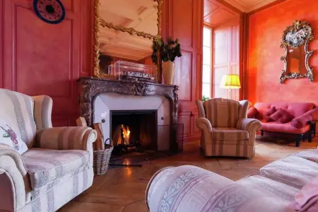 Chambre Rouge, Vieux château à Chaleix avec piscine commune - Photo 2