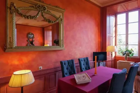 Chambre Rouge, Vieux château à Chaleix avec piscine commune - Photo 4