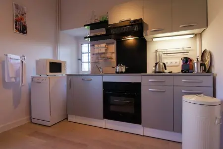 Chambre Rouge, Vieux château à Chaleix avec piscine commune - Photo 6