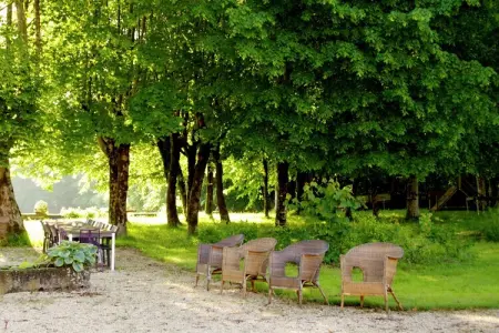 Chambre Rouge, Vieux château à Chaleix avec piscine commune - Photo 11