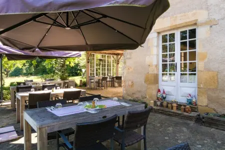 Chambre Rouge, Vieux château à Chaleix avec piscine commune - Photo 14