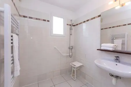 Résidence Horizon Morgat 2, Maisonnette confortable et colorée, à 700 m.de la plage - Photo 12