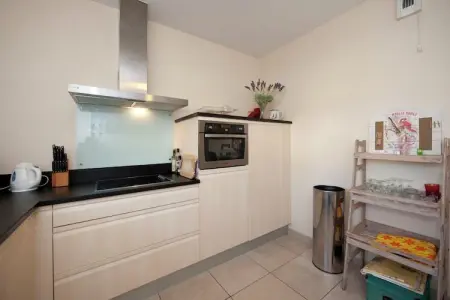 Au bord de l'eau, Villa moderne proche mer, balcon et terrasse à Aigues Mortes - Photo 3