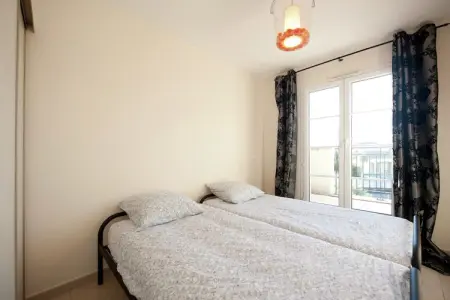 Au bord de l'eau, Villa moderne proche mer, balcon et terrasse à Aigues Mortes - Photo 4