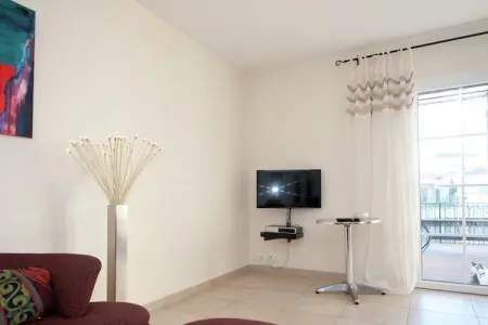 Au bord de l'eau, Villa moderne proche mer, balcon et terrasse à Aigues Mortes - Photo 11