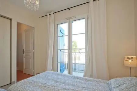 Au bord de l'eau, Villa moderne proche mer, balcon et terrasse à Aigues Mortes - Photo 14