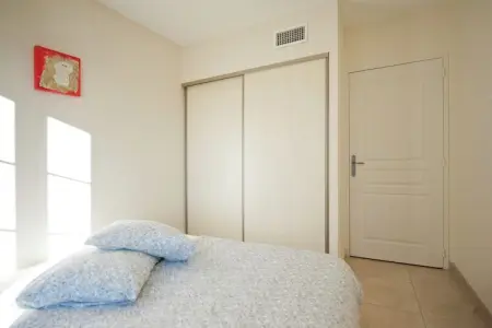 Au bord de l'eau, Villa moderne proche mer, balcon et terrasse à Aigues Mortes - Photo 15