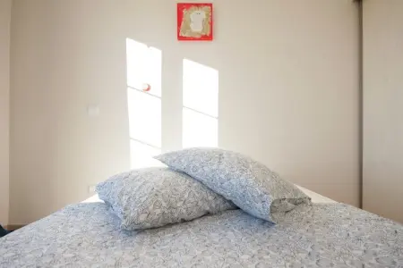 Au bord de l'eau, Villa moderne proche mer, balcon et terrasse à Aigues Mortes - Photo 16